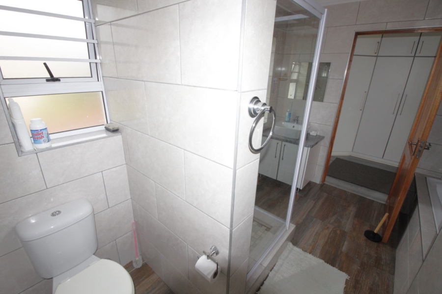 3 Bedroom Property for Sale in Wavecrest Eastern Cape